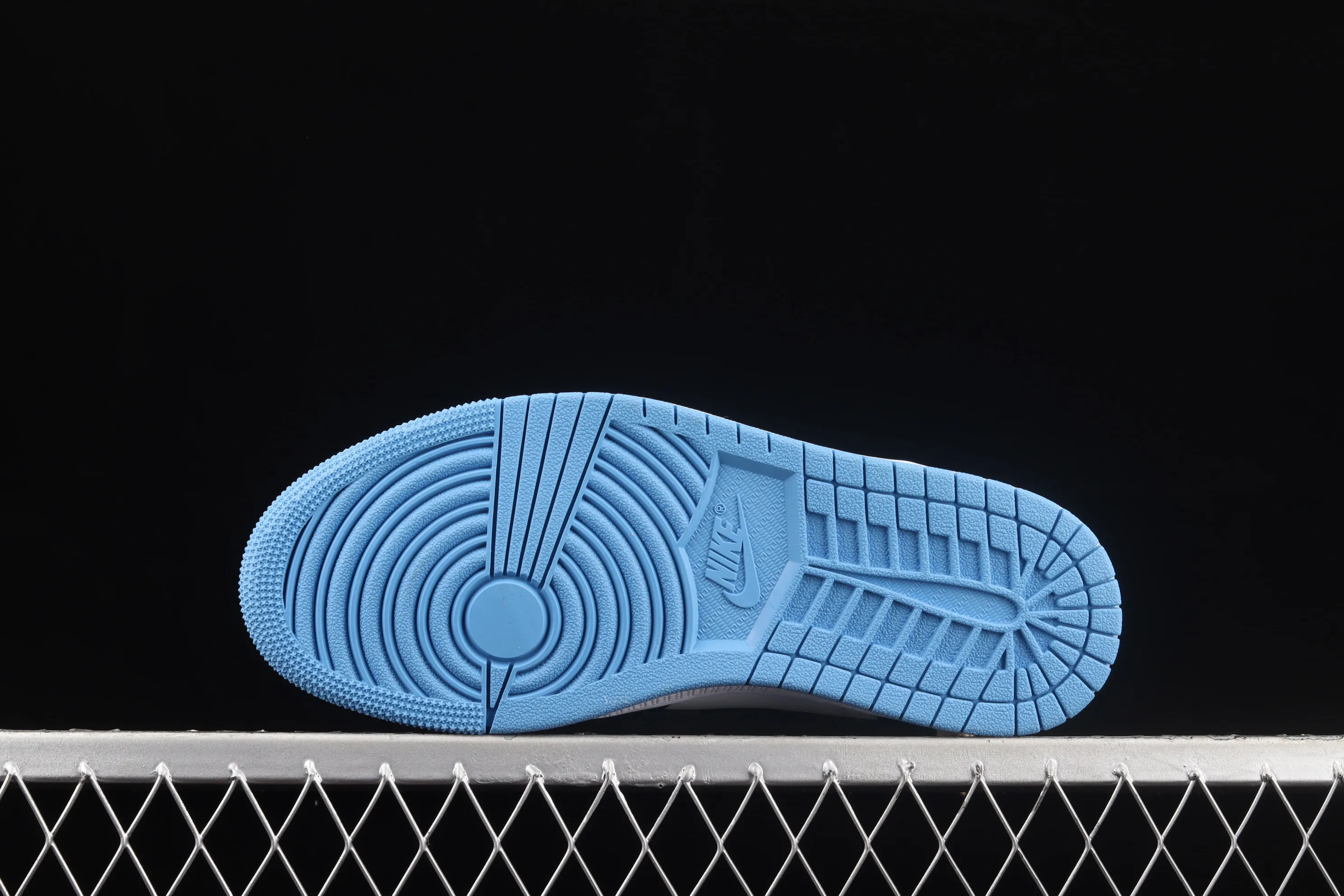 All categories Air Jordan Jordan series basketball shoes Air Jordan 1 Mid Different versions Air Jordan 1 Mid SE AJ1 Joe 1 black and white blue BQ6472-102